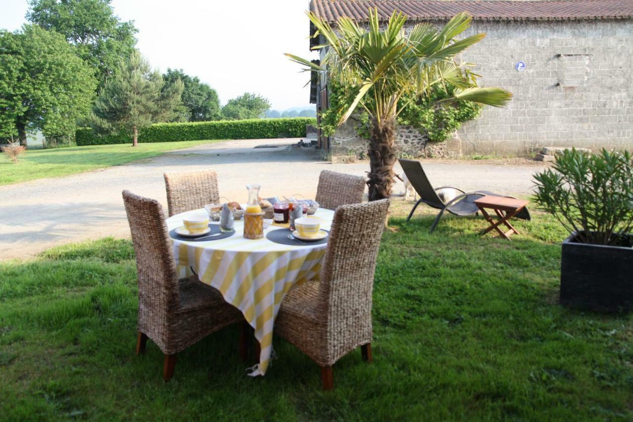 Aux Charmes D'Antan Hotel La Pommeraie-sur-Sèvre Buitenkant foto