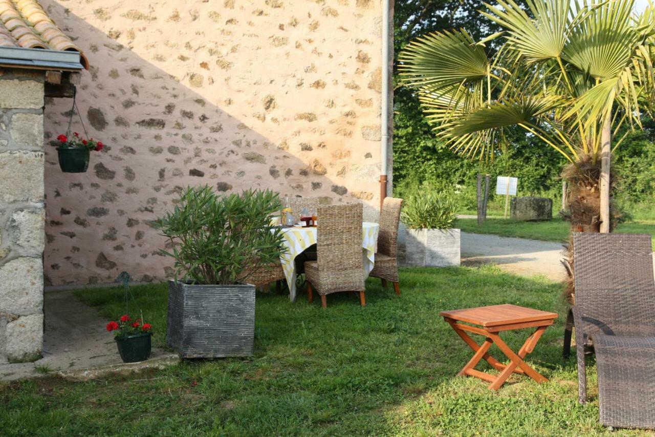 Aux Charmes D'Antan Hotel La Pommeraie-sur-Sèvre Buitenkant foto