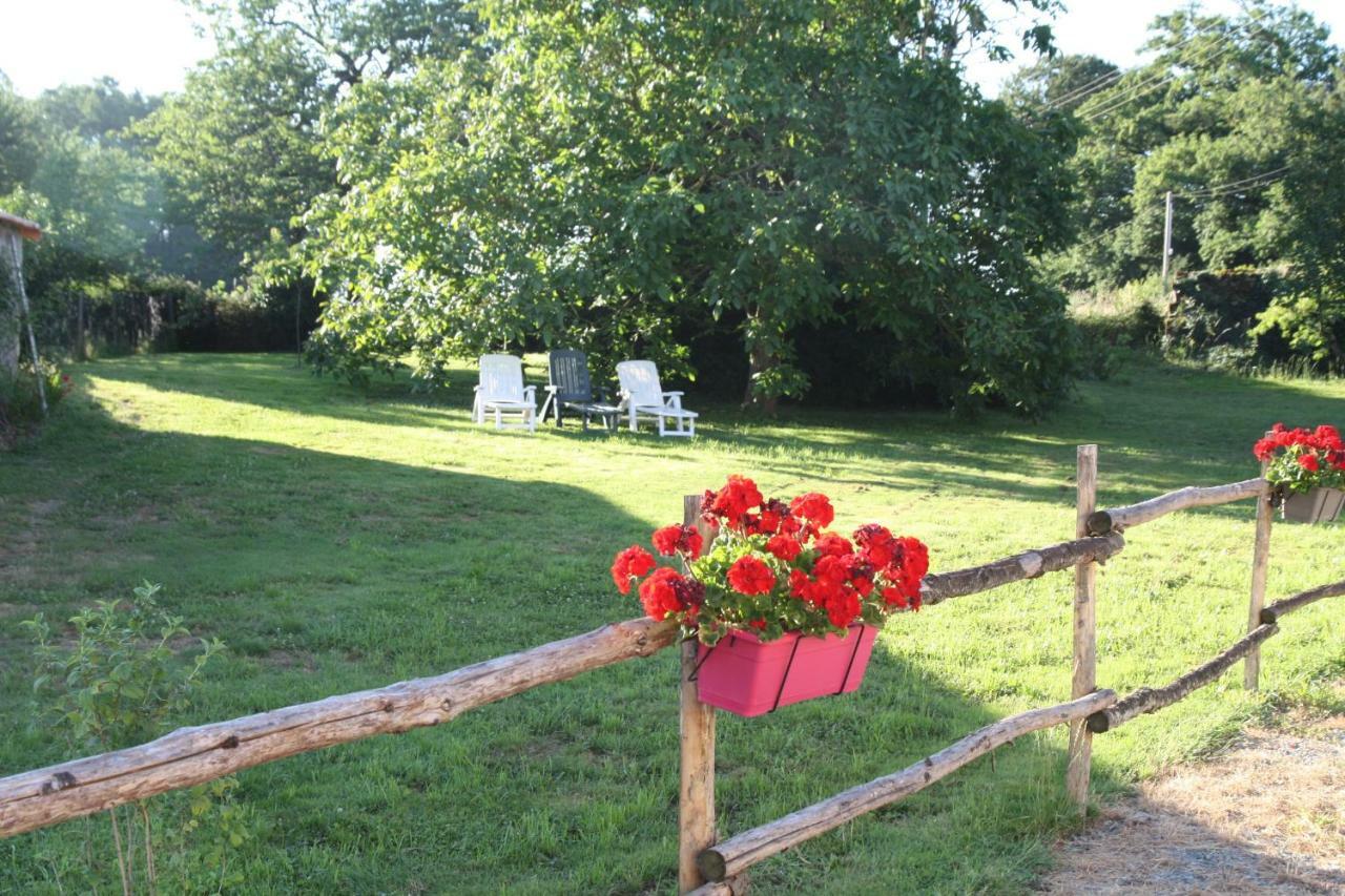 Aux Charmes D'Antan Hotel La Pommeraie-sur-Sèvre Buitenkant foto