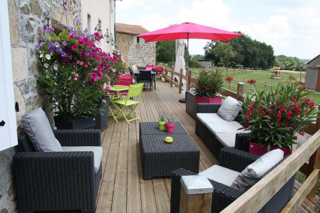 Aux Charmes D'Antan Hotel La Pommeraie-sur-Sèvre Buitenkant foto