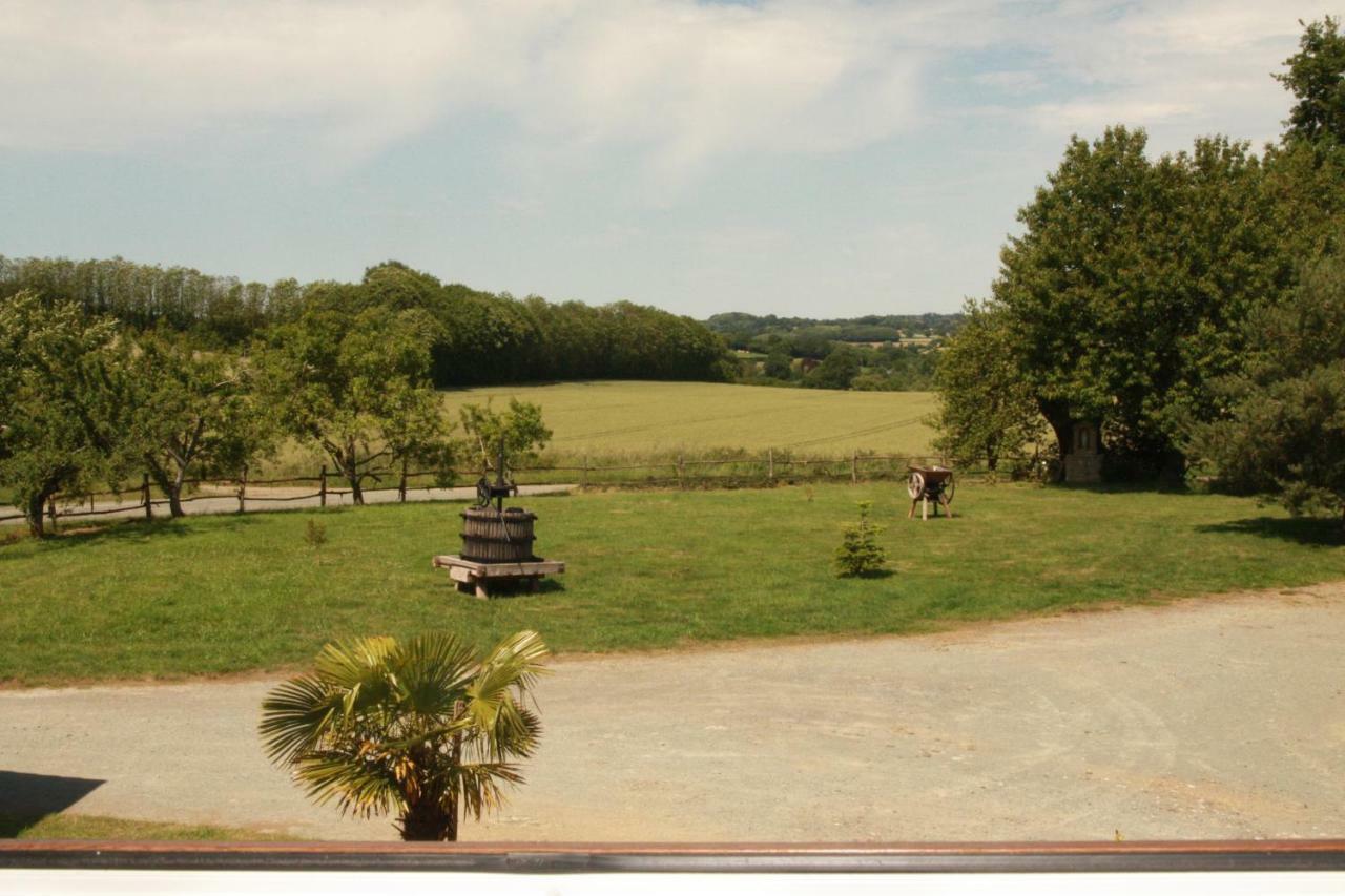 Aux Charmes D'Antan Hotel La Pommeraie-sur-Sèvre Buitenkant foto